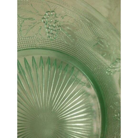 Westmoreland Green Vaseline Glass Grape & Leaf Woolworth Plate circa 1930-Glows! - Picture 7 of 10